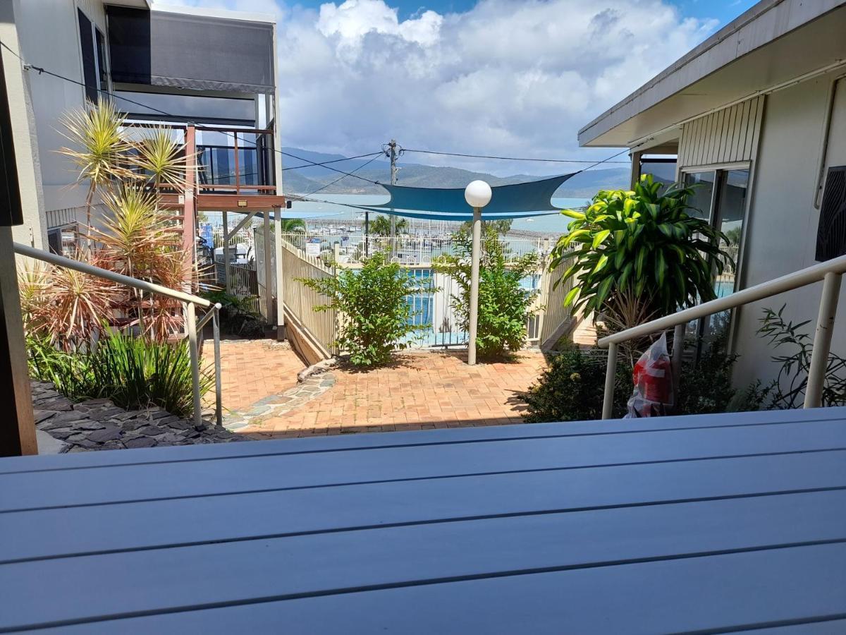 Airlie Apartments Airlie Beach Exterior foto