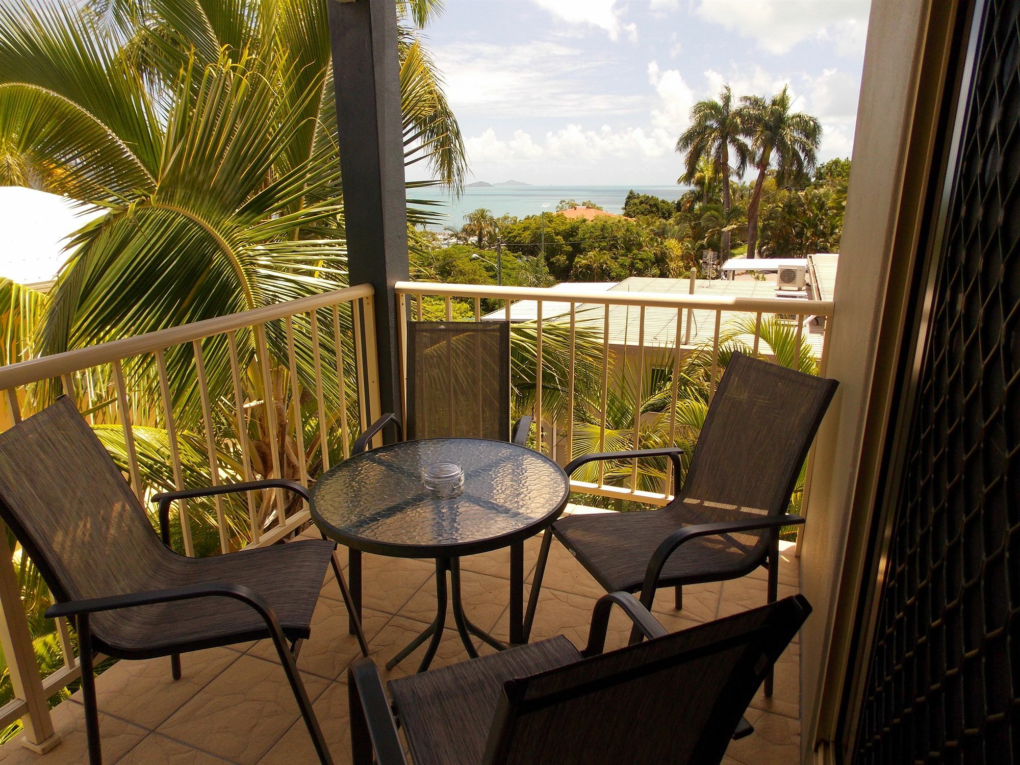 Airlie Apartments Airlie Beach Exterior foto